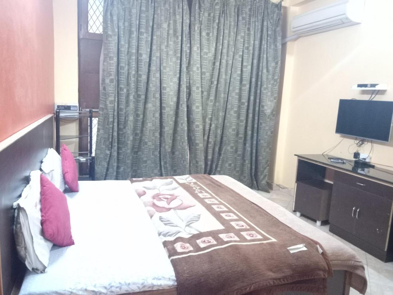 Yash Guest House 01 Minute Walk In Nizamuddin Railway Station Nueva Delhi Exterior foto