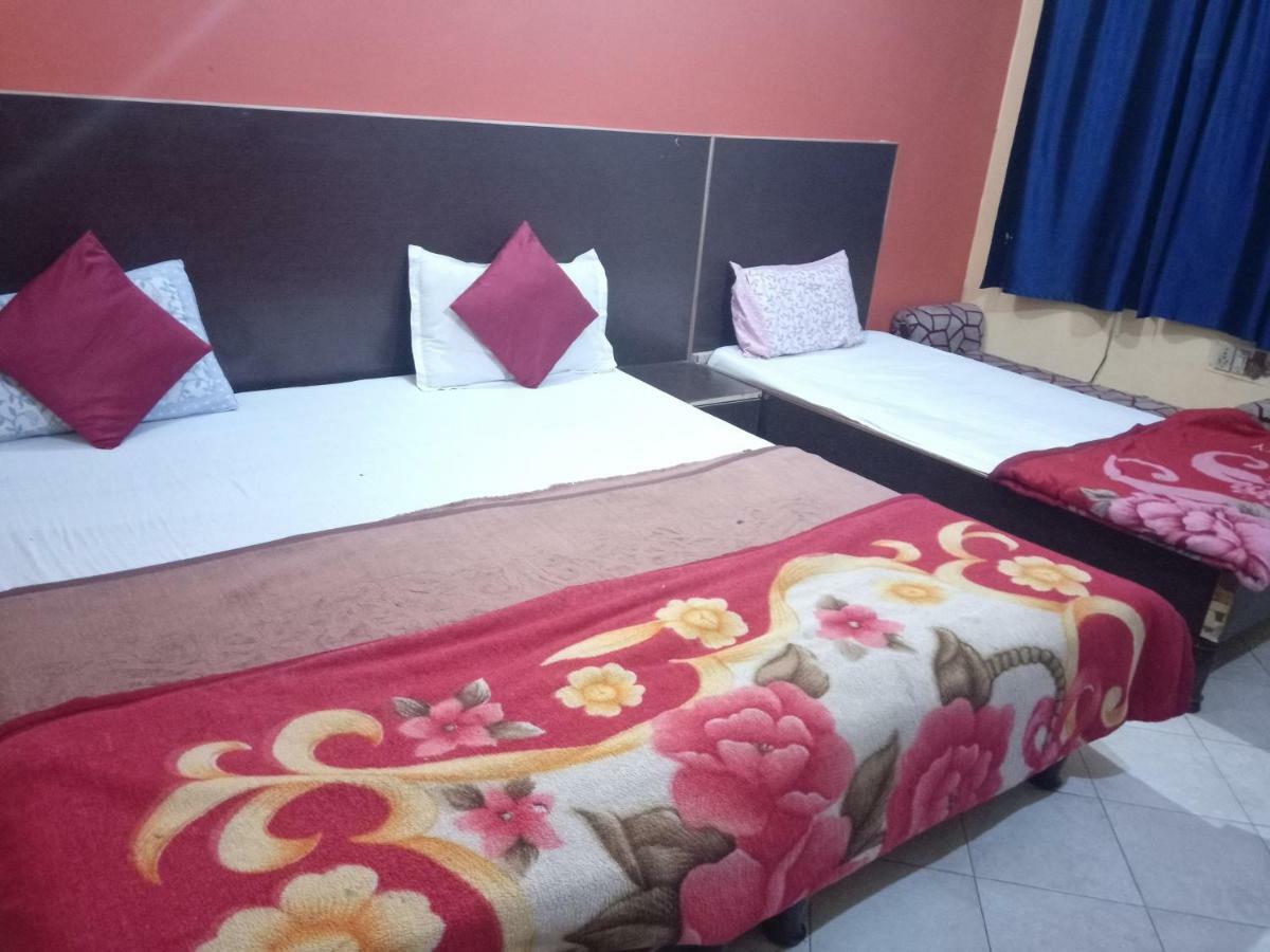 Yash Guest House 01 Minute Walk In Nizamuddin Railway Station Nueva Delhi Exterior foto